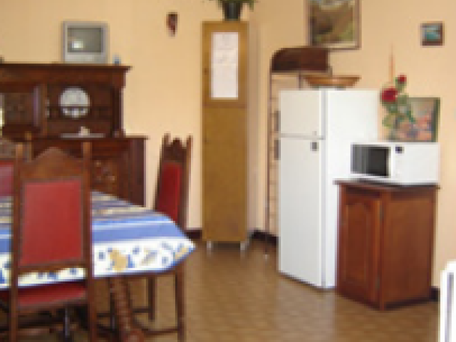 APPARTEMENT DANS MAISON